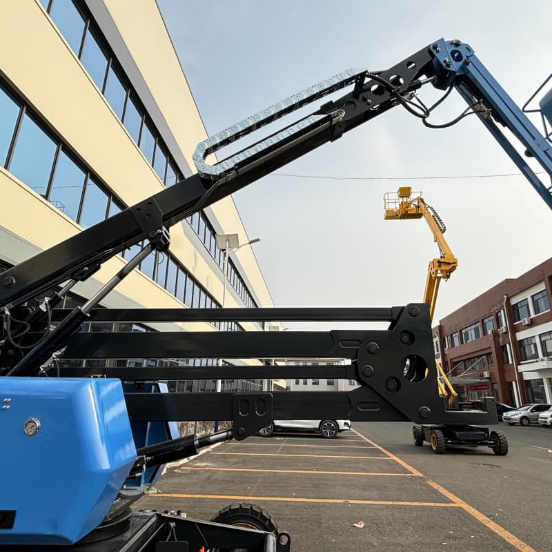 Self-propelled Articulating Boom Lift